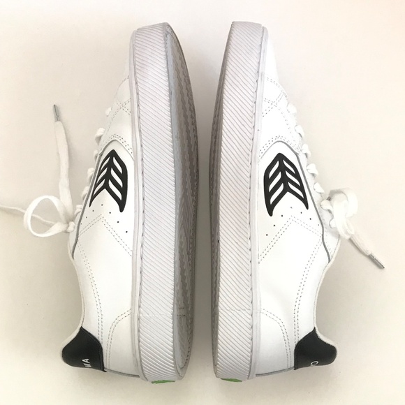 Cariuma White and Black Sneakers - Picture 10 of 16